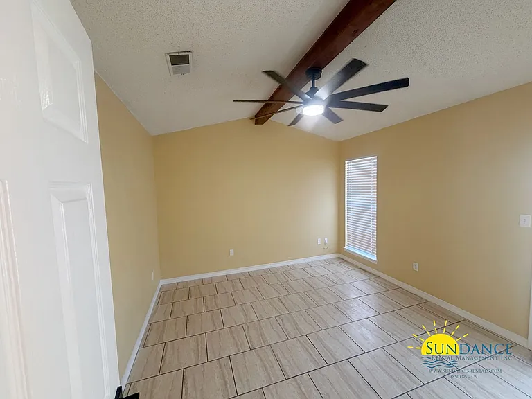 134 Midland Ct — Photo 6