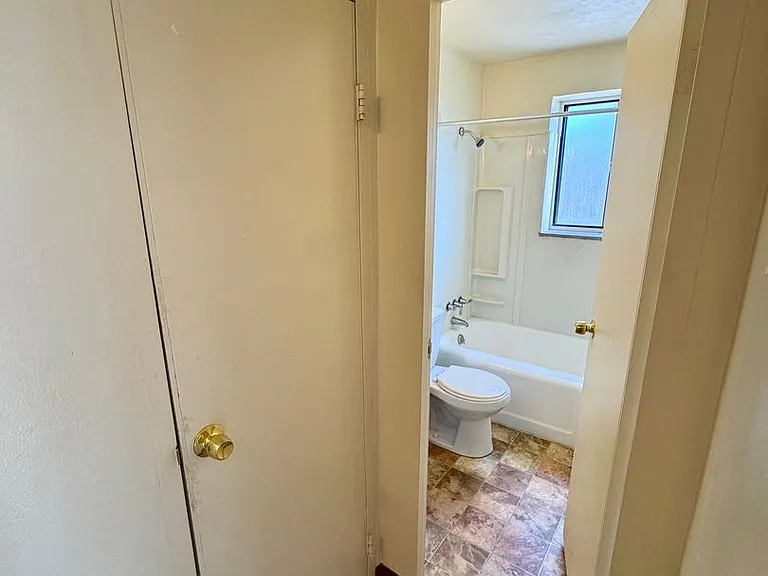 816 Perry Highway — Photo 18