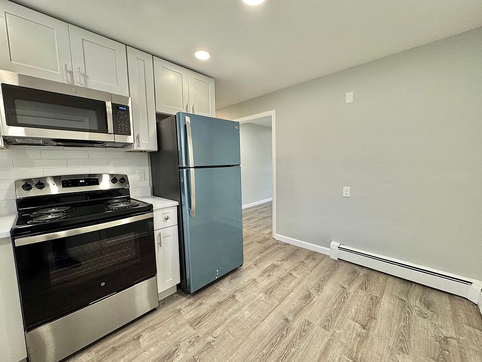 1st image of 18 Carleton St #1-L