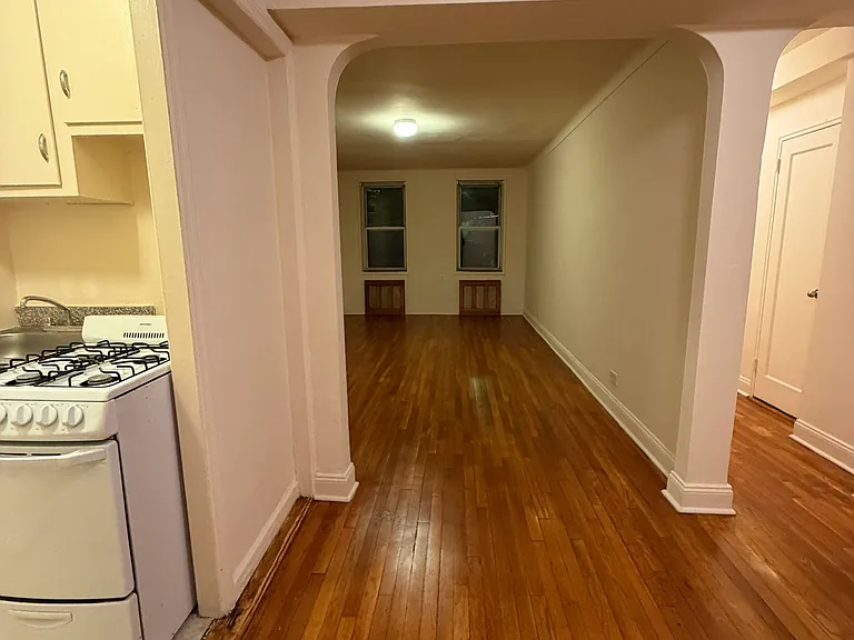 135-10 Grand Central Pkwy #319 — Photo 1
