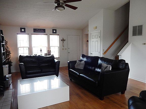 5th image of 608 Weeping Willow Ln