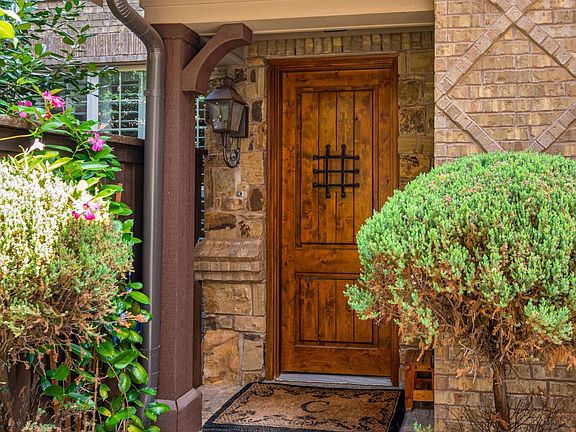 4th image of 3812 Bur Oak Dr