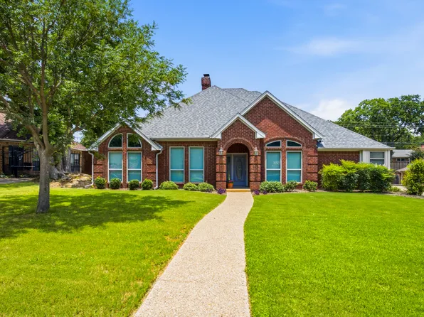 2942 Woodland Hills Dr, Grapevine, TX 76051