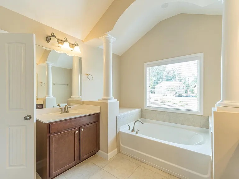 4740 Alexandria Ave — Photo 31