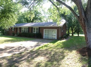 514 Royal Oak Dr, Paris, TN 38242