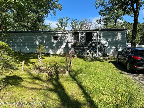 18 Center St, Jefferson Township, PA 18436