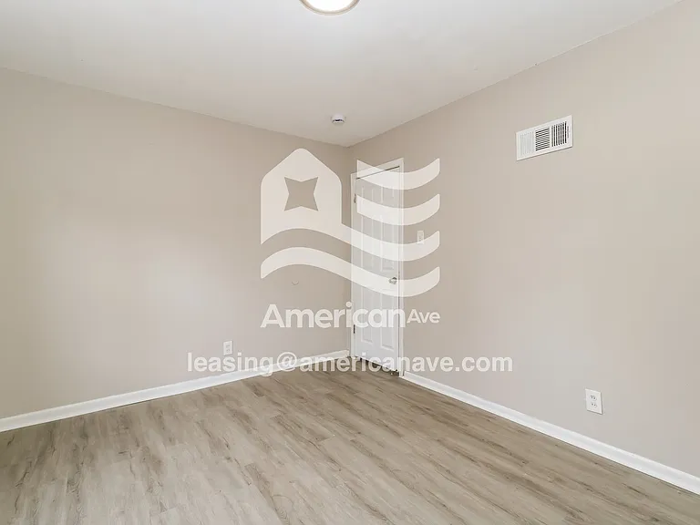 699566_012_bedroom_12.jpg