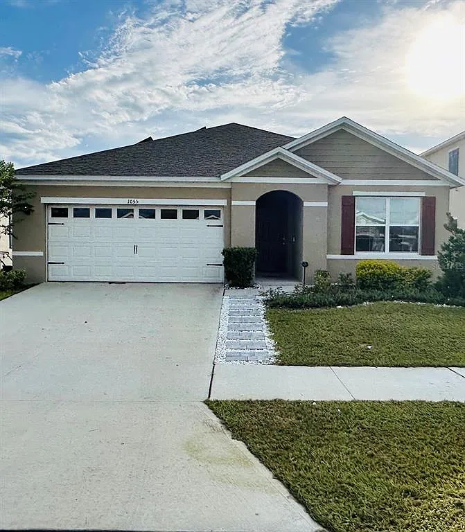 3 bed, 2.0 bath, 1669 sqft, $2,500 — Photo 1