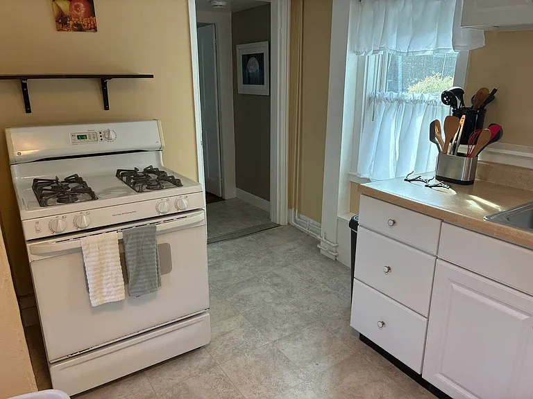 935 Bay Rd #2 — Photo 10