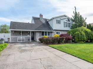253 Blacksmith Road S, Levittown, NY 11756