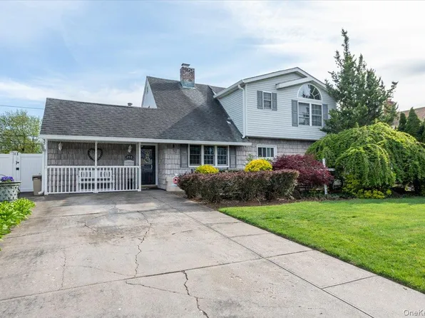 253 Blacksmith Road S, Levittown, NY 11756