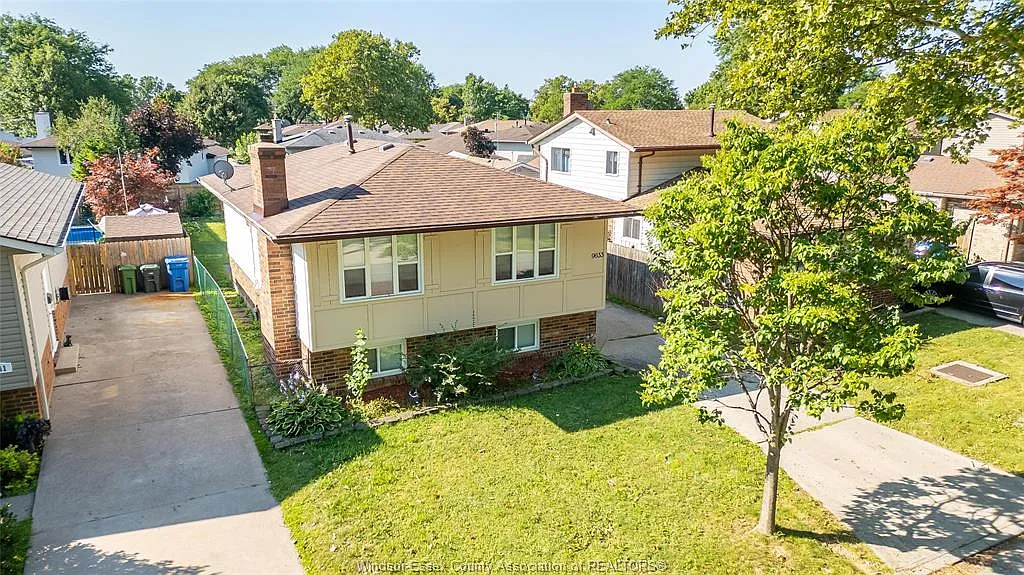 3 bed, $2,000 — Photo 2