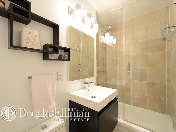 5th image of 214 Riverside Dr APT 202/203