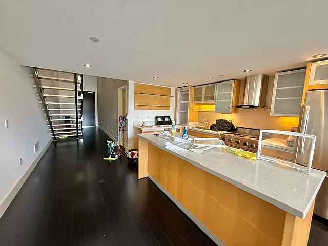 188 King St #401 — Photo 27