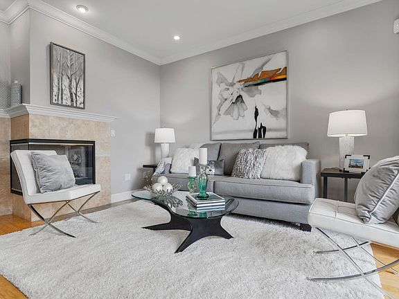3rd image of 321 N San Mateo Dr APT 110