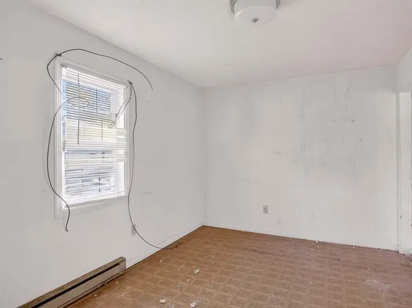 426 Thomas St, Henderson, NC 27536