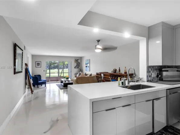 900 SW 128th Ave APT 105D, Hollywood, FL 33027
