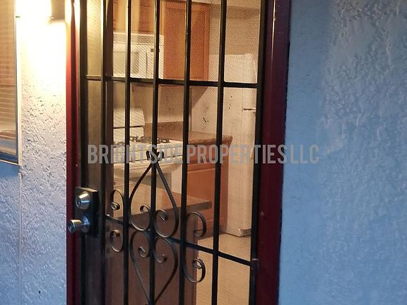 4th image of 221 E Water St #221
