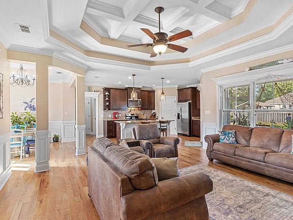 5th image of 105 Churchill Dr