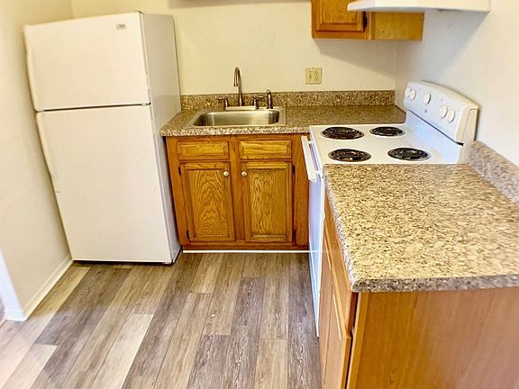 5th image of 3704 Greenwood Blvd #34