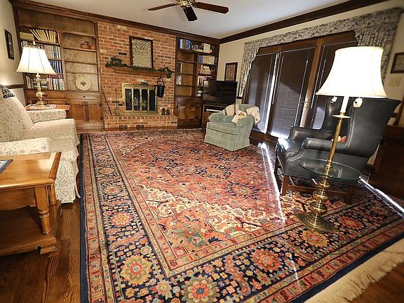 Family Room  19’-3” x 15’-6”