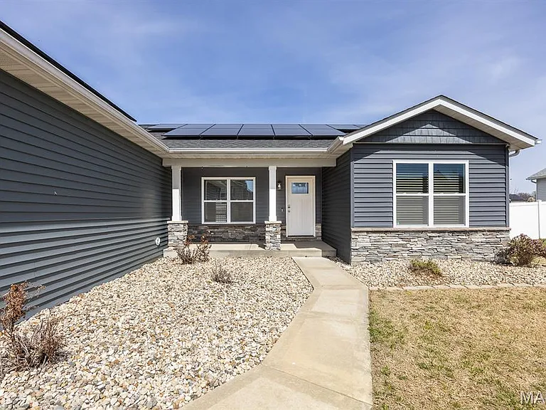 407 Sammy Ln — Photo 3