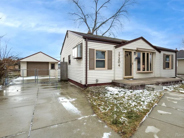 17204 Park Ln, Fraser, MI 48026