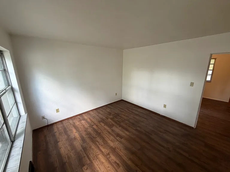 301 Hillcrest Dr — Photo 12