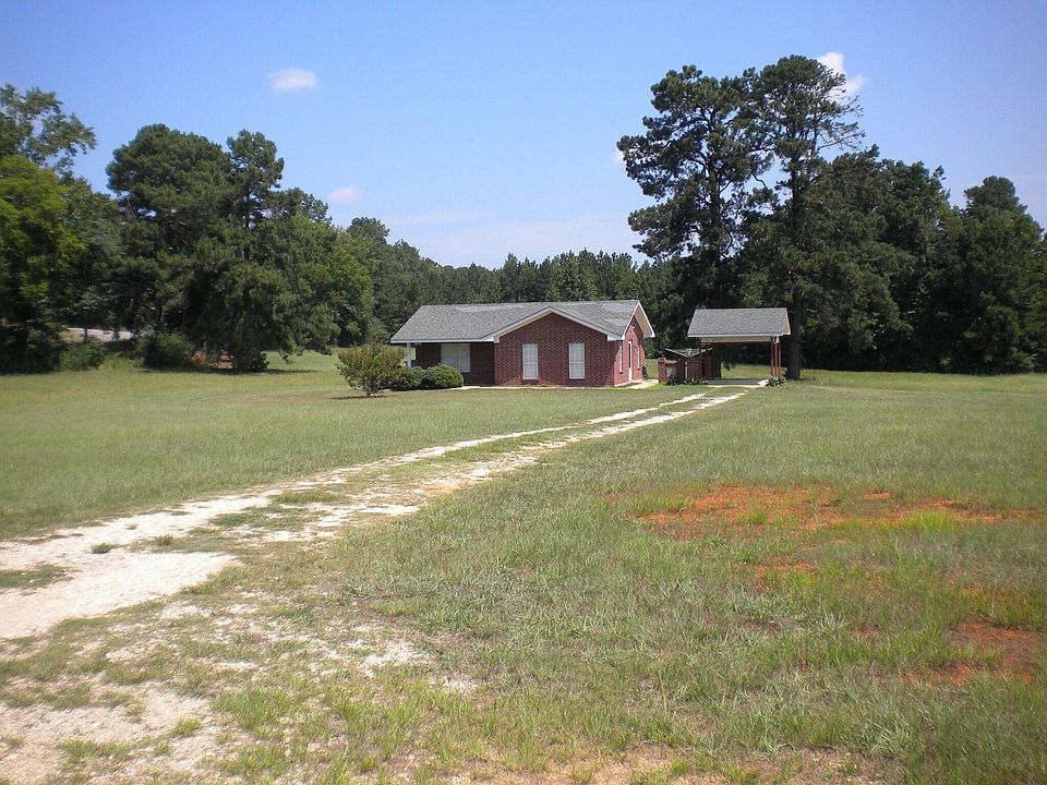 View from driveway that goes to main house. The house for rent is on the same property as our main house. The house for rent is close to the street. The main house is at the back of the property.