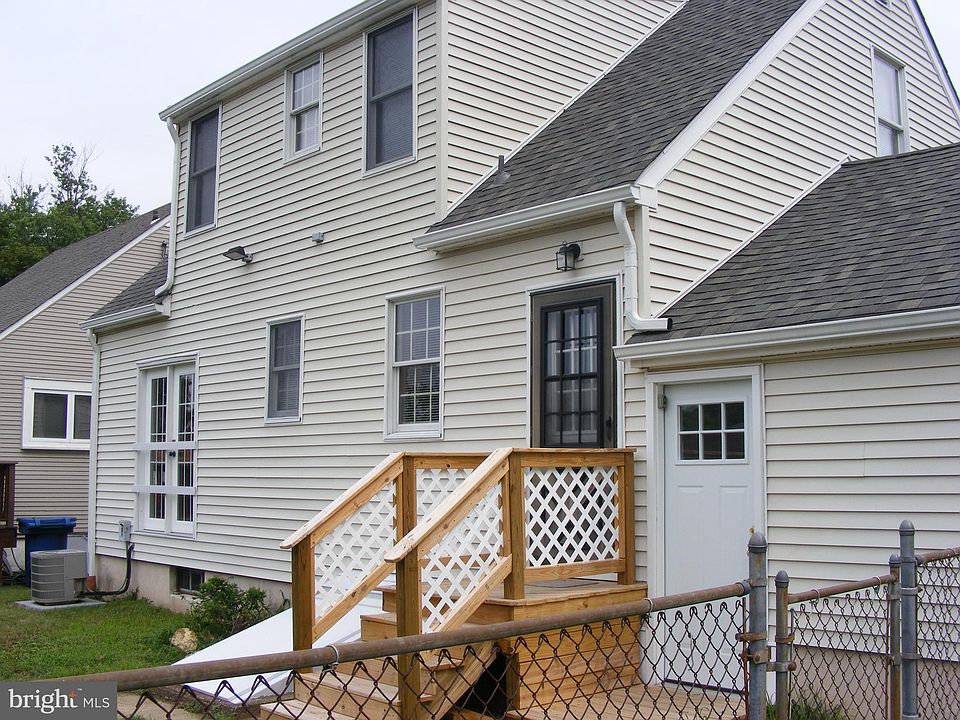 2nd image of 217 W Franklin Ave
