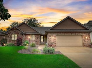 906 N Fairbrook Dr, Waunakee, WI 53597