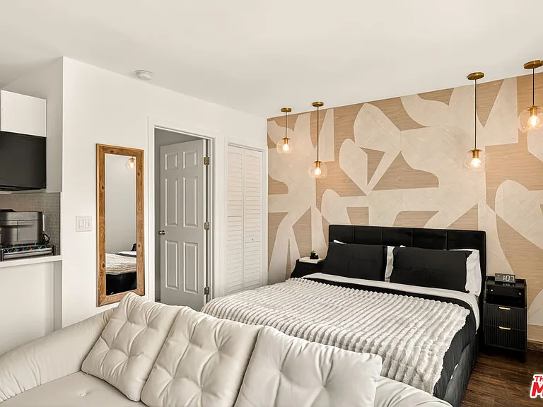 8810 Hollywood Blvd #1/2 — Photo 4