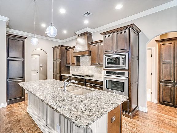 5th image of 14609 Broadway Cir