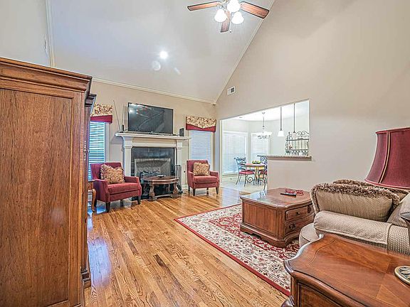 4th image of 30 Meadow Trail Ln