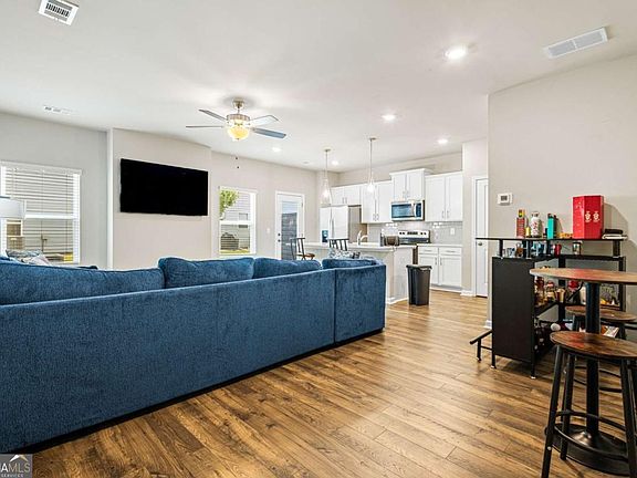 3rd image of 1135 Elyse Ln