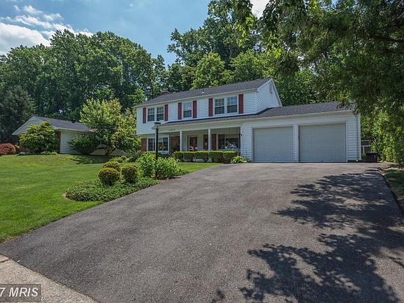 3rd image of 12827 Melville Ln
