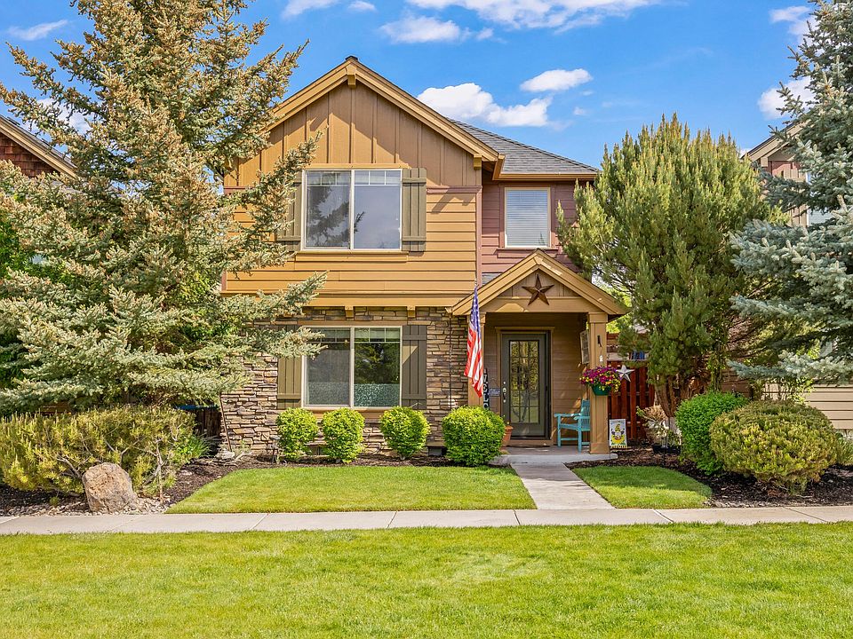 1st image of 1252 NE Littleton Ln