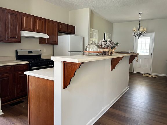 2nd image of 894 Henrietta St