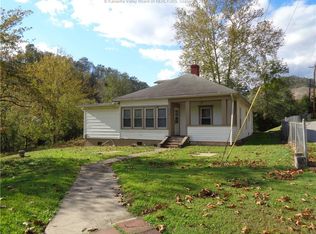 837 Round Bottom Rd, Peytona, WV 25154