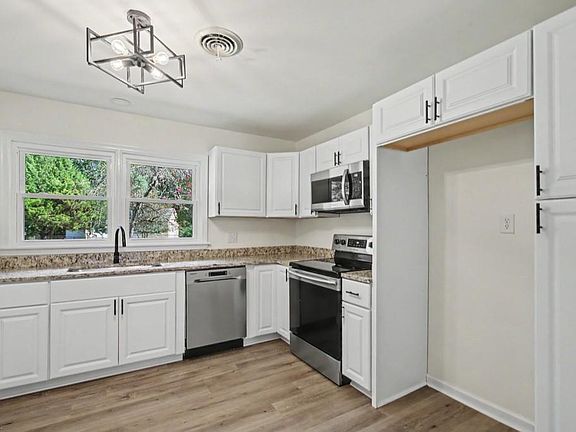 5th image of 108 Hermitage Rd