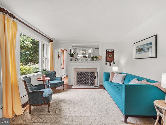 5th image of 400 Lanark Way