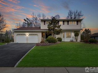 33 Woodmere Rd, North Brunswick, NJ 08902