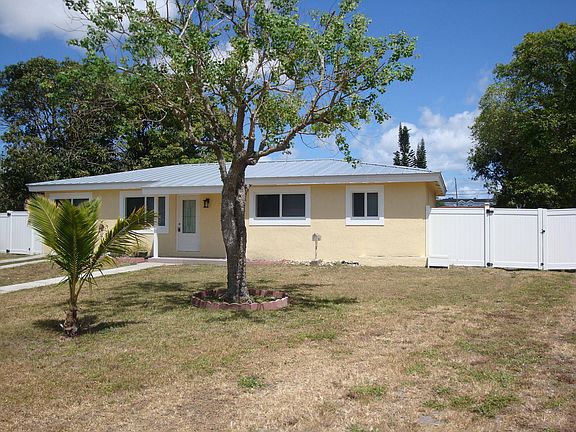 3rd image of 2761 SW 64th Way