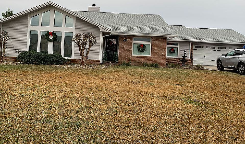 2nd image of 131 Candlewick Cir