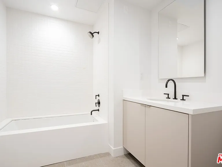 1130 N Orange Dr #403 — Photo 10