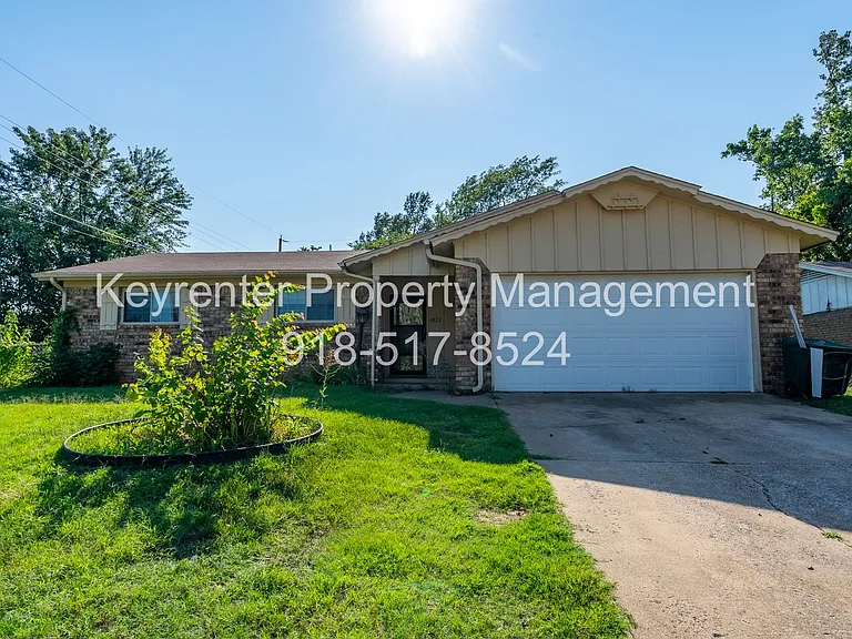 4822 S Spruce Dr — Photo 2