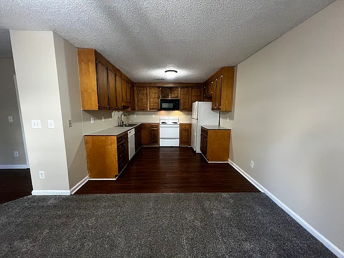 2 bed, 1.0 bath, 768 sqft, $1,050 — Photo 4