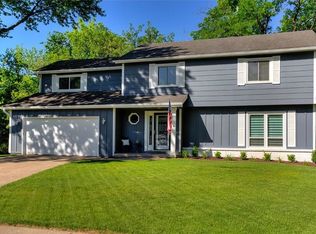 10982 Rosewood Dr, Clive, IA 50325