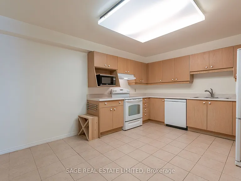 25 George St S #302 — Photo 11