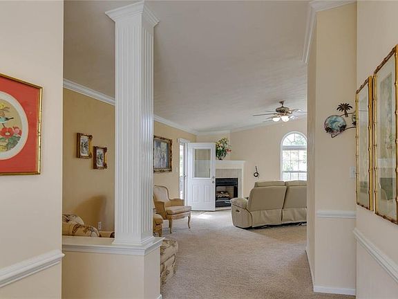 2nd image of 2413 Lewis Dr